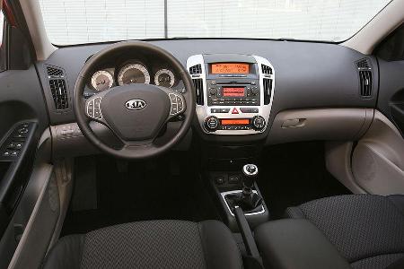 Mit seinem glattflächig gefälligen Design zielt und trifft der Kia Ceeâd mitten in die Kompaktklasse.