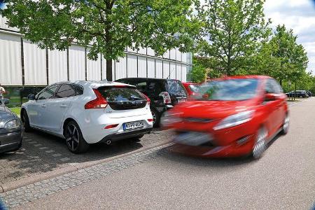 Volvo V40 D4 Summum, Parkplatz