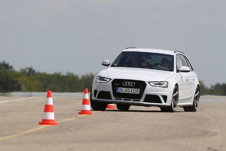 Audi RS4 Avant, Frontansicht, Slalom