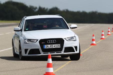 Audi RS4 Avant, Frontansicht, Slalom