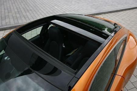 Ãber den Passagieren tut sich per Knopfdruck der Himmel auf.