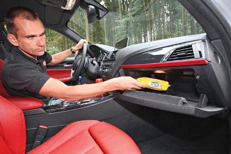 BMW 120d Sport Line, Handschuhfach, Innenraum