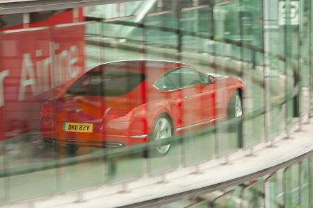 Bentley Continental GT, Seitenansicht, hinter Glas, Kurvenfahrt