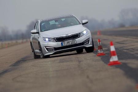 Kia Optima 1.7 CRDi Spirit, Front, Slalom