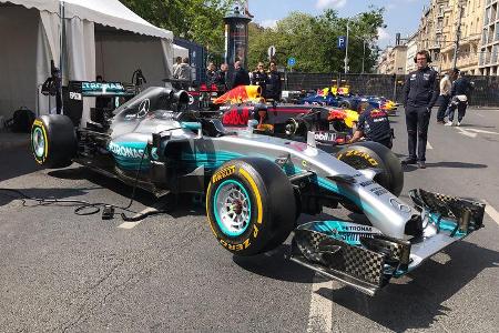 Mercedes & Red Bull - Budapest Showrun - 2017