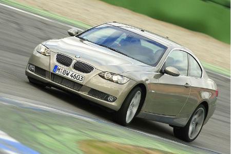 Just around the corner: Kurven nimmt das Dreier-Coupé gutmütig neutral in Angriff.