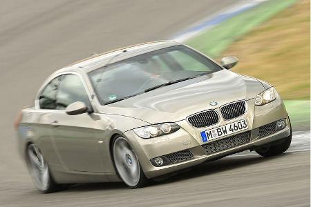 ... am Lenkrad vom Automatikgetriebe. Rechts wie links geht es rauf wie runter.