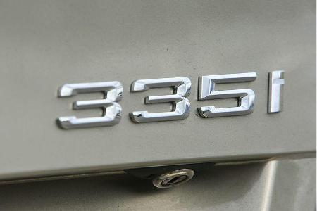 Ziffern der Macht: Der Drei-Liter-Sechszylinder-Biturbo überzeugt über das gesamte Drehzahlband.