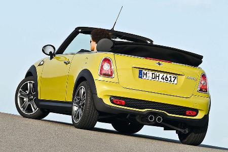 Anderthalb Jahre nach dem geschlossenen Modell präsentiert Mini nun auch die neue Version des Cabrios.