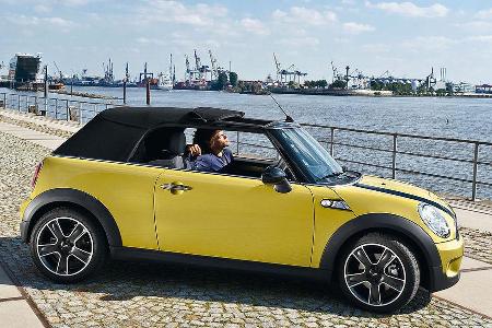 Kurze Überhänge, eine hohe Seitenlinie und große Radhäuser sorgen für bekannte Proportionen.