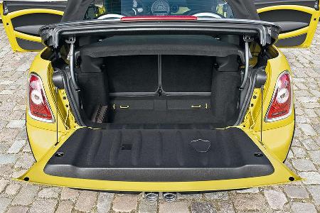 Die Scharniere der nach unten öffnenden Heckklappe sind nun nicht mehr sichtbar außen angebracht.