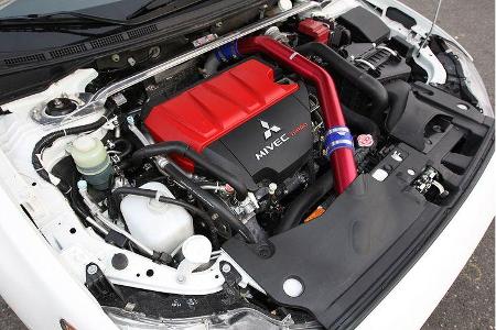 Was auf dem Papier 390 PS und 460 Newtonmeter beschreibt, öffnet in der Praxis das gute alte Turboloch.