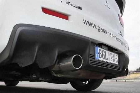 Eine komplett erneuerten Auspuffanlage mit Metall-Katalysator ziert das Heck.