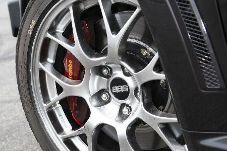 Als MR-Variante verfügt der Lancer über BBS-Felgen und eine bissige Bremsanlage mit zweigeteilten Scheiben.