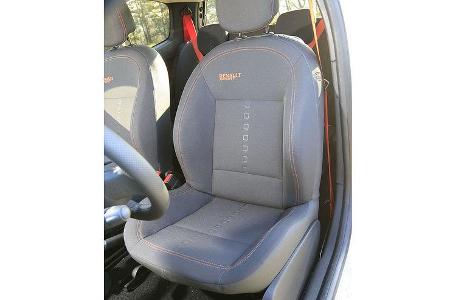 Gut konturiert, aber etwas kurz geraten: Sitzgestühl des RS.