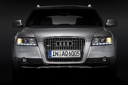 Zu erkennen ist auch der Allroad an einem modifizierten Kühlergrill, ...