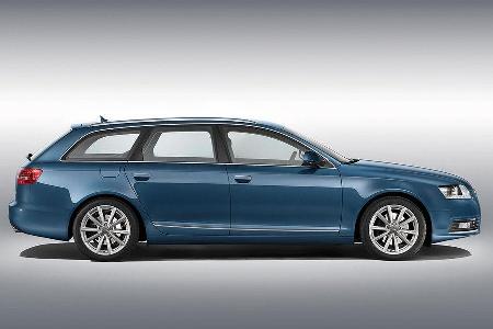 ... hat ausgestellte Kotflügel und verbreiterte Schweller.