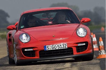 Mit Rennkäfig, Hinterradantrieb und 530 PS soll der Porsche GT2 die Basis für Rundstreckenrekorde legen.