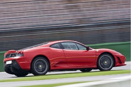 Und liegen falsch, denn der Grat zwischen nüchterner Beschreibung und poetischer Hingabe ist beim Scuderia noch schmaler als...