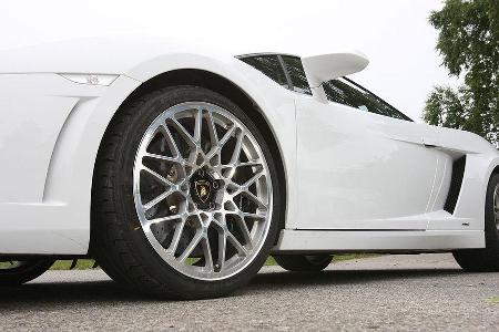 Die Sportreifen Pirelli P Zero Corsa bleiben, warm gefahren, lange neutral, bevor ihre Haftung auf sehr hohem Niveau abrupt ...