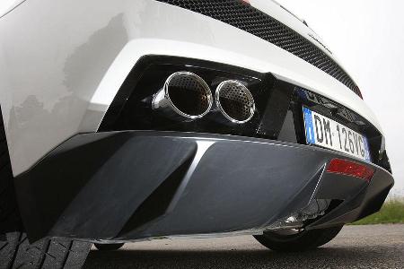 Bis 4.000/min leiten die Auspuffklappen Abgase durch den Schalldämpfer; es sei denn, das Fahrprogramm Corsa wurde per Knopfd...