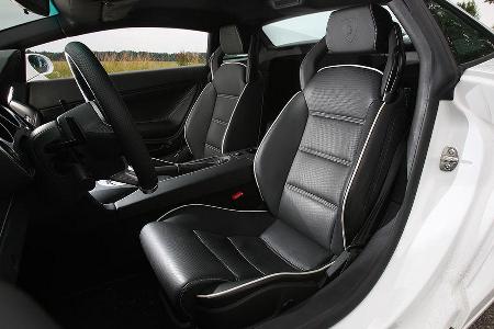 Die Sitze sind zu schmal und hängen leicht durch.