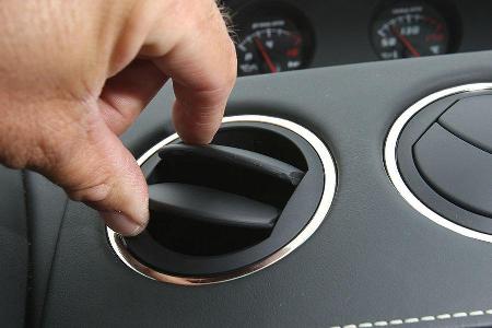 Wacklig eingepasste Lüftungsdüsen.