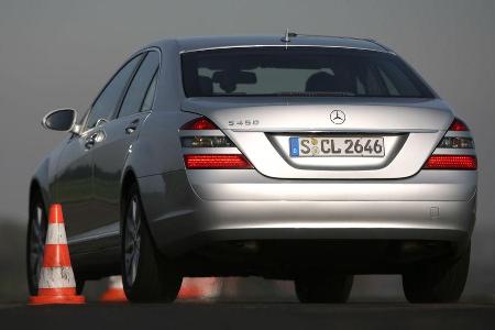 Äußerlich unterscheidet den S 450 nur das Typenkennzeichen vom 500.