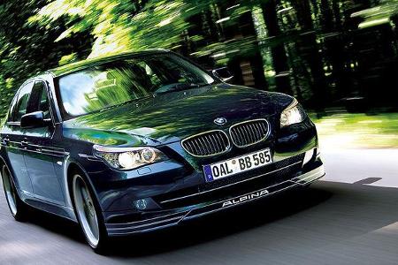 In Limousine und Touring kommt der leistungsgesteigerte 4,4-Liter-V8 zum Einsatz.