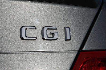 Die Lettern stehen für Charged Gasoline Injection und beschreiben den Umstand, dass das Triebwerk den Kraftstoff nunmehr dir...