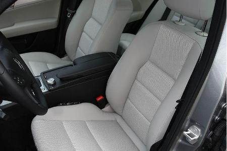 Komfortable Sitze mir ausreichend Seitenhalt.