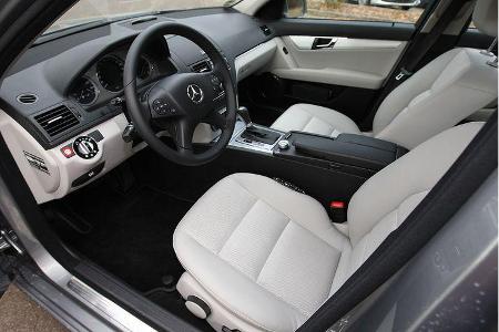 Hochwertige Materialien im Innenraum.