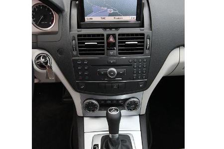 Den Mercedes gibt es ausschließlich mit Siebengang-Automatik.