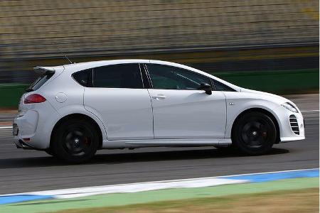 Der Dachspoiler unterstreicht die schnittige Form des Möchtegern-Renners.