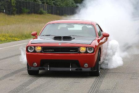 2008 verschmolzen Chrysler-Techniker den 600 PS starken V10 aus der Viper mit der Karosserie des Dodge Challenger zu einem e...