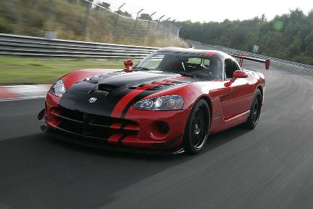 Das Kürzel ACR im Namen der Viper steht für American Club Racer - quasi ein straßenzugelassenes Rennfahrzeug.