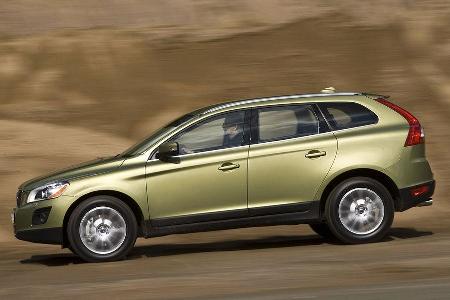 Allradantrieb, 230 Millimeter Bodenfreiheit und stattliche 1,71 Meter Scheitelhöhe kennzeichnen den Volvo.