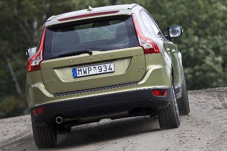 Robuste Schutzplanken an der Unterseite sorgen dafür, dass Geröll und Schotter keine ernsthaften Blessuren hinterlassen.