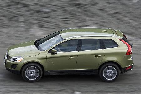 Das Fahrwerk ist leidlich straff und bietet dennoch genügend Komfort, selbst mit den 18-Zoll-Rädern stört kein Poltern und H...