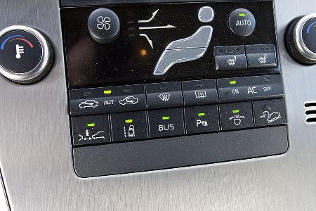 Volle Kontrolle: Tasten für Abstandsregelung, Spurverlassenswarnung, Totwinkel-Assistent, Kurvenlicht, Bergabfahrhilfe.