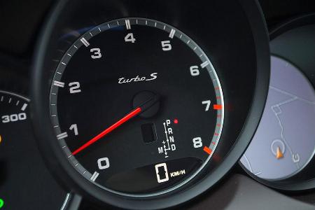 Porsche Cayenne Turbo S 2015, Cockpit, Drezahlmesser
