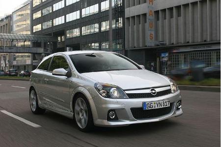 Der Opel Astra OPC war im sport auto Fuhrpark ein gern gesehener Begleiter für alle Tage.