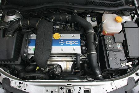 Im Sportmotor verzichteten die Ingenieure auf Ausgleichswellen. Dennoch läuft der Vierzylinder sehr vibrationsarm. Die Fahrl...