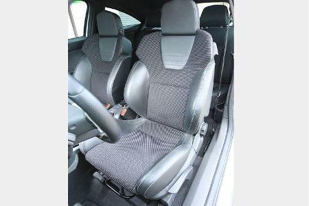 Die Sitze sind mit ihrem guten Seitenhalt über jeden Zweifel erhaben.