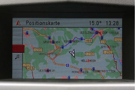 Die Navigation ist umständlich zu bedienen. Die grobe Bildschirmdarstellung ist nicht mehr up-to-date.
