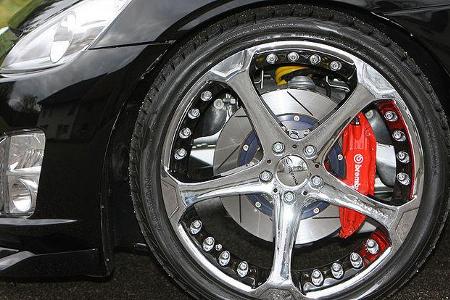 Brembo-Bremsanlage in Signalrot.