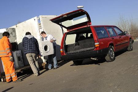Denn Volvo tun ihrem Namen (Volvo= ich rolle) alle Ehre: Sie rollen und laufen bei einem Minimalmaß an Pflege legendär lange.