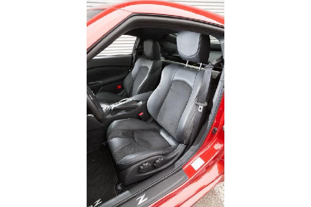 Nissan 370Z, Fahrersitz