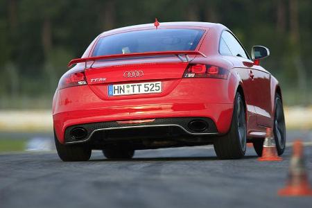 Die besonders sportliche Version des Audi TT, der TT RS, wurde erstmals 2009 vorgestellt. Unter der Haube schlägt ein Fünfzy...
