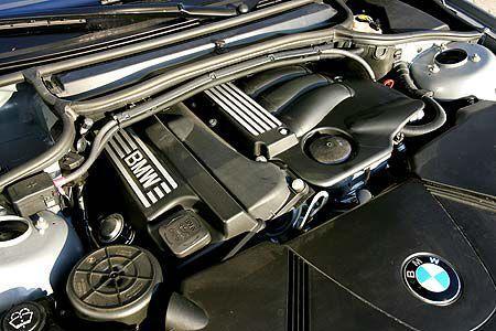 Die Typisierung 318i leitet irre: Der BMW-Vierzylinder ist ein Zweiliter.